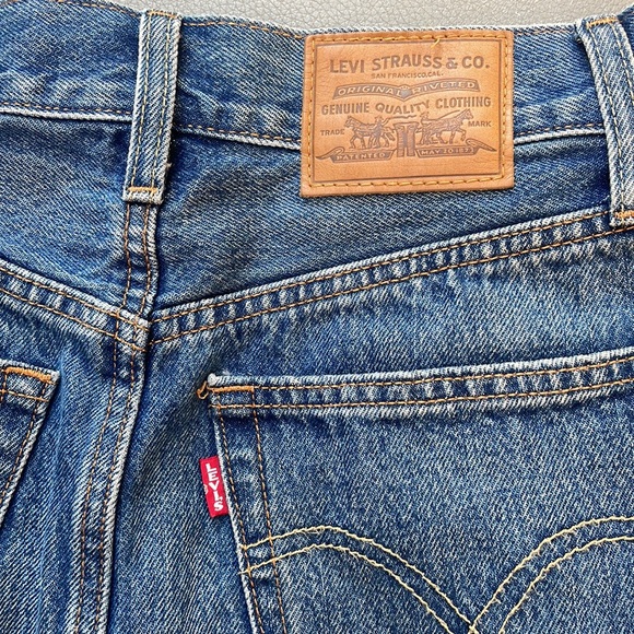 Levi’s Jean skirt - Picture 3 of 4